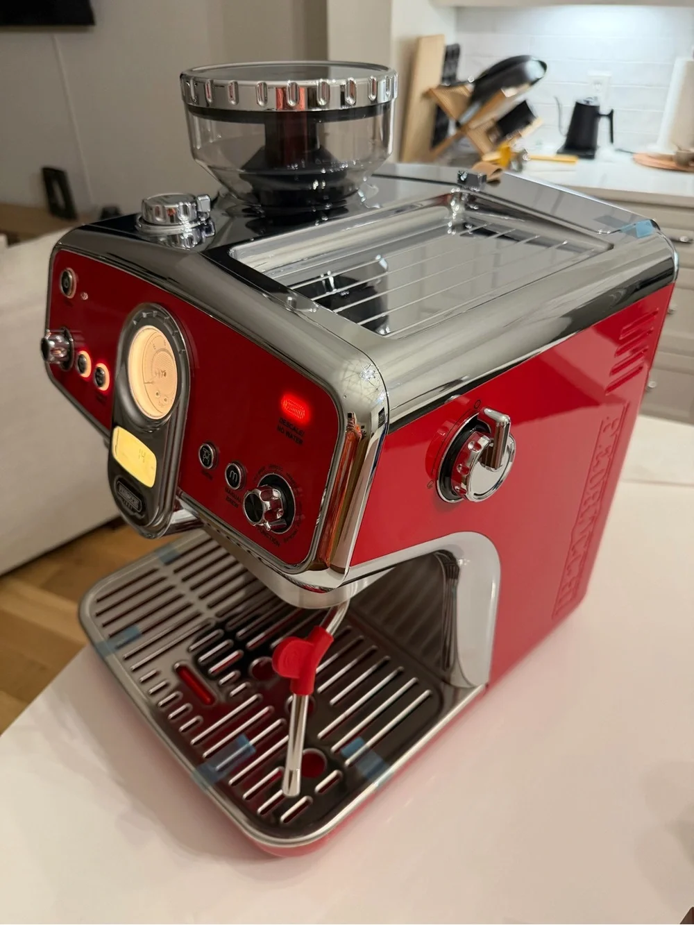 Retro style brand new espresso machine - cold brew & espresso features